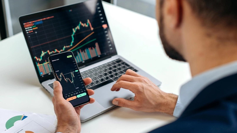 LucraBot GPT Trading Plattform